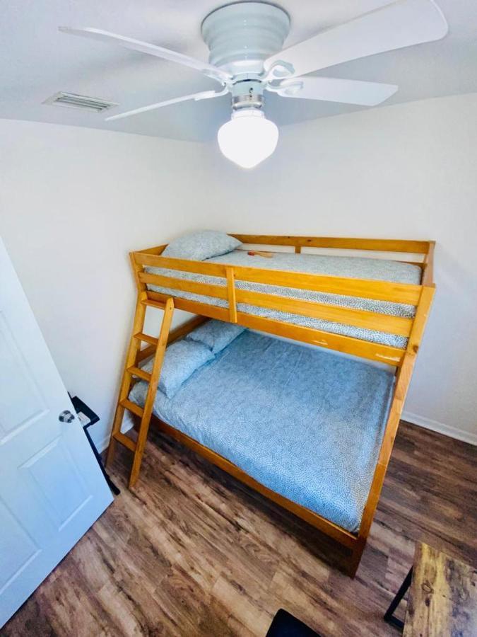 Two Fully Equipped Apartments And A Studio 5 Miles From The Beach São Petersburgo Exterior foto