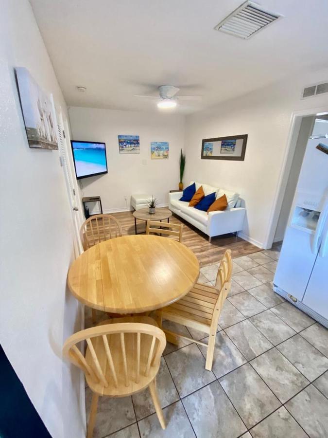 Two Fully Equipped Apartments And A Studio 5 Miles From The Beach São Petersburgo Exterior foto
