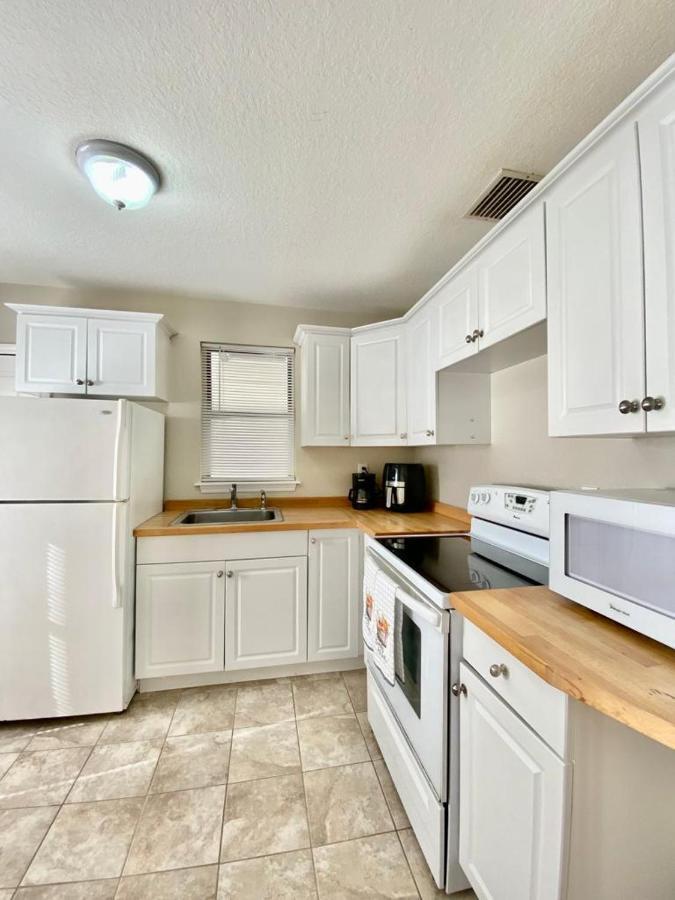 Two Fully Equipped Apartments And A Studio 5 Miles From The Beach São Petersburgo Exterior foto