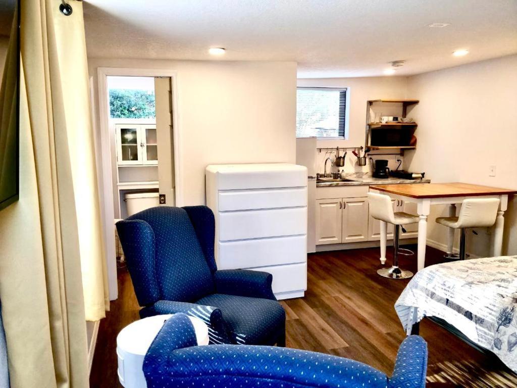 Two Fully Equipped Apartments And A Studio 5 Miles From The Beach São Petersburgo Exterior foto
