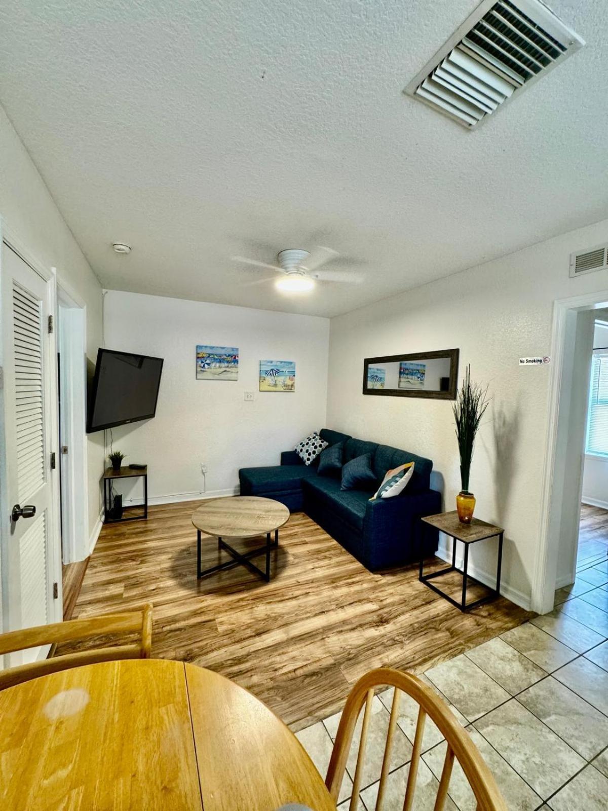 Two Fully Equipped Apartments And A Studio 5 Miles From The Beach São Petersburgo Exterior foto